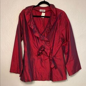 Vintage Silk Top w / Ruffle Detail, L